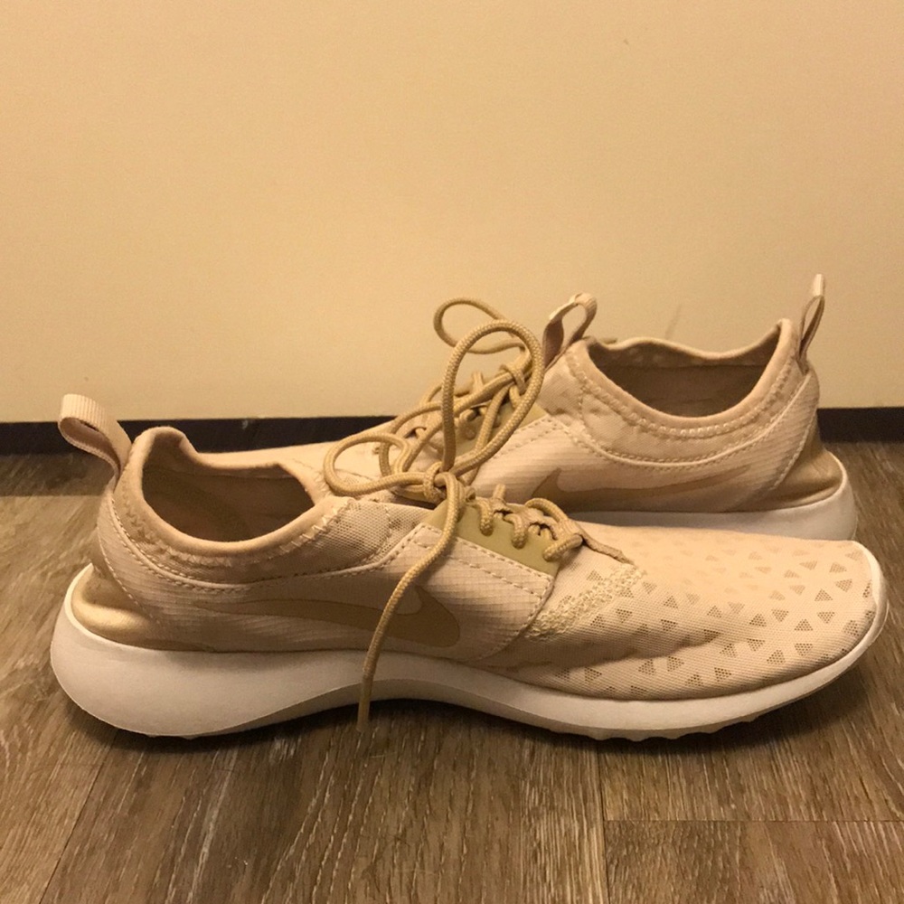 Nike Juvenate Oatmeal
